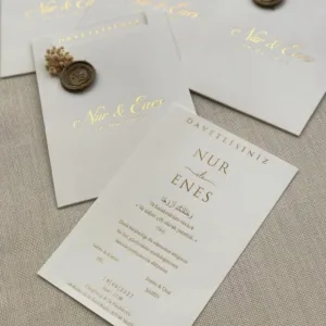 "Elegant Minimalism" – Προσκλητήριο Γάμου με Χρυσοτυπία και Βουλοκέρι